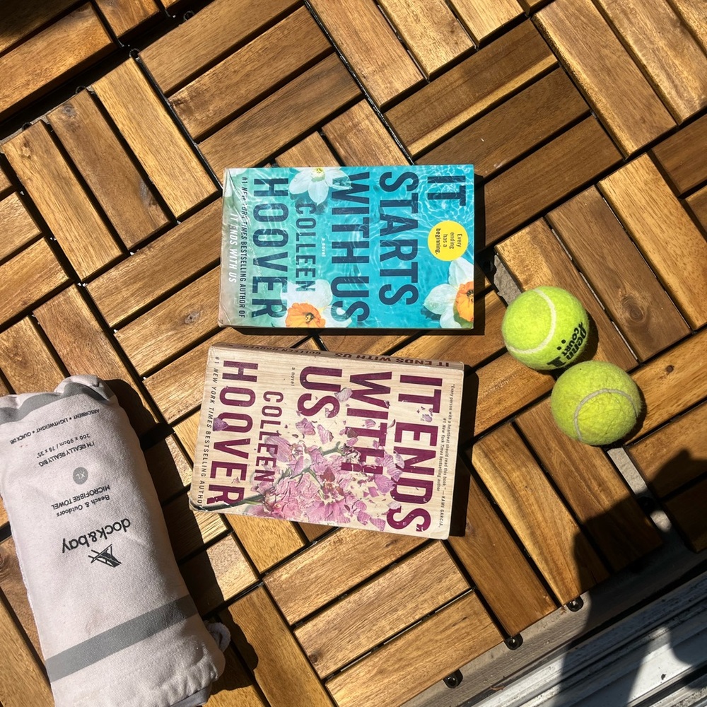 Colleen Hoover Book It ends with us